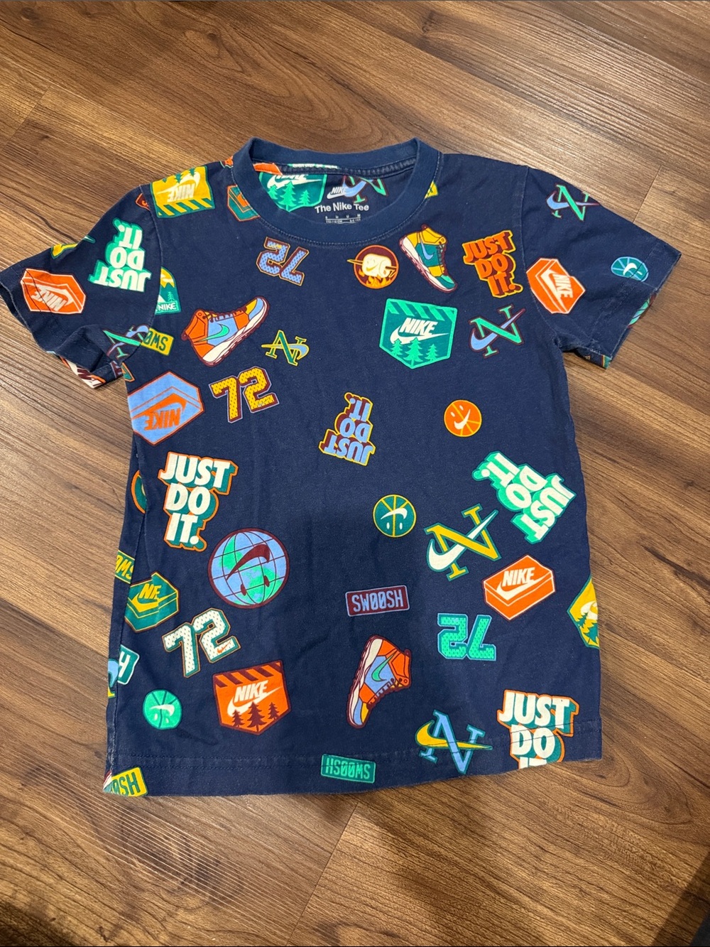 Nike Tee T-shirt - Just Do It Sneaker Head Shirt - preloved - Boys 5-6